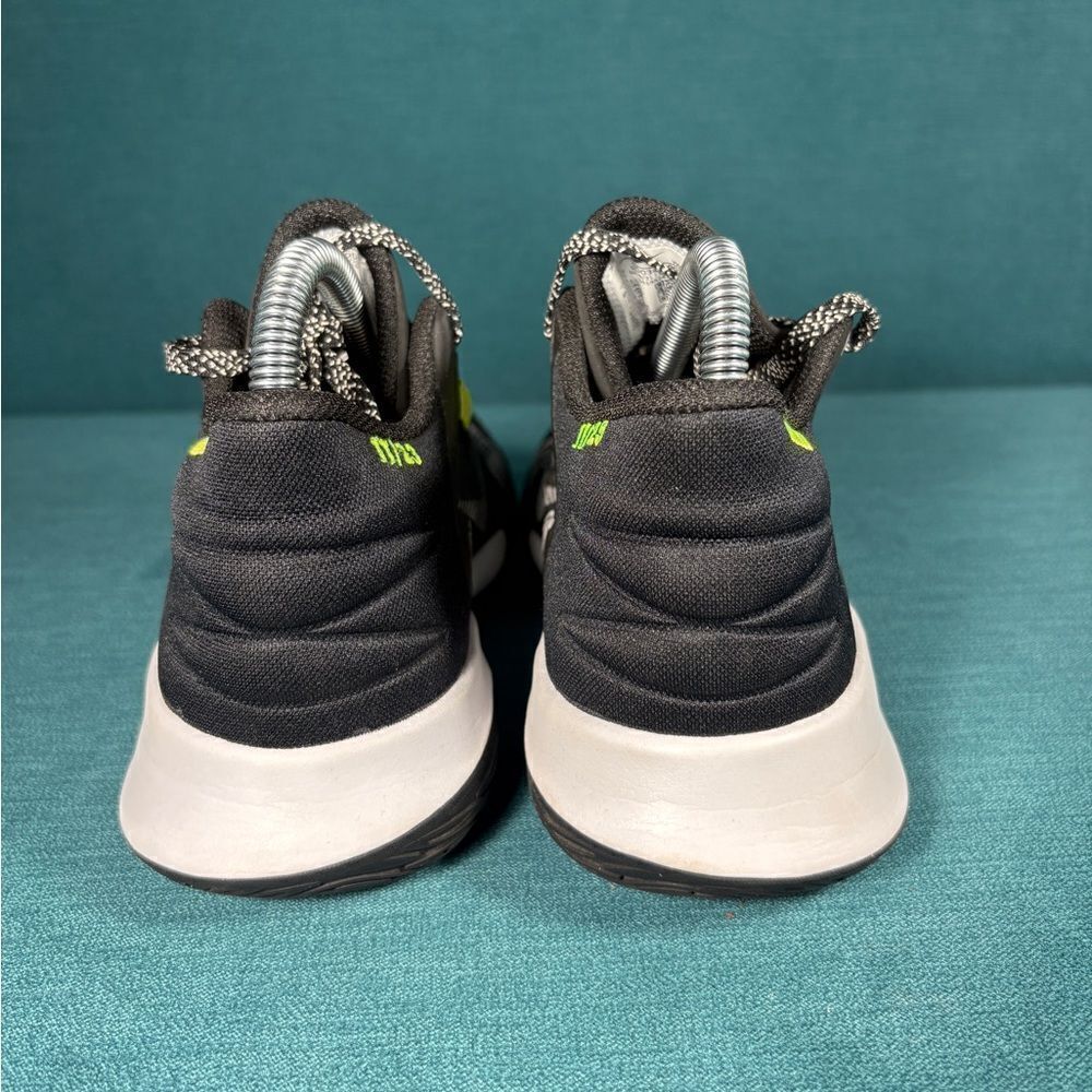 Size 5Y/6.5Women - Nike Kyrie Flytrap5 black shoes - Picture 2 of 8